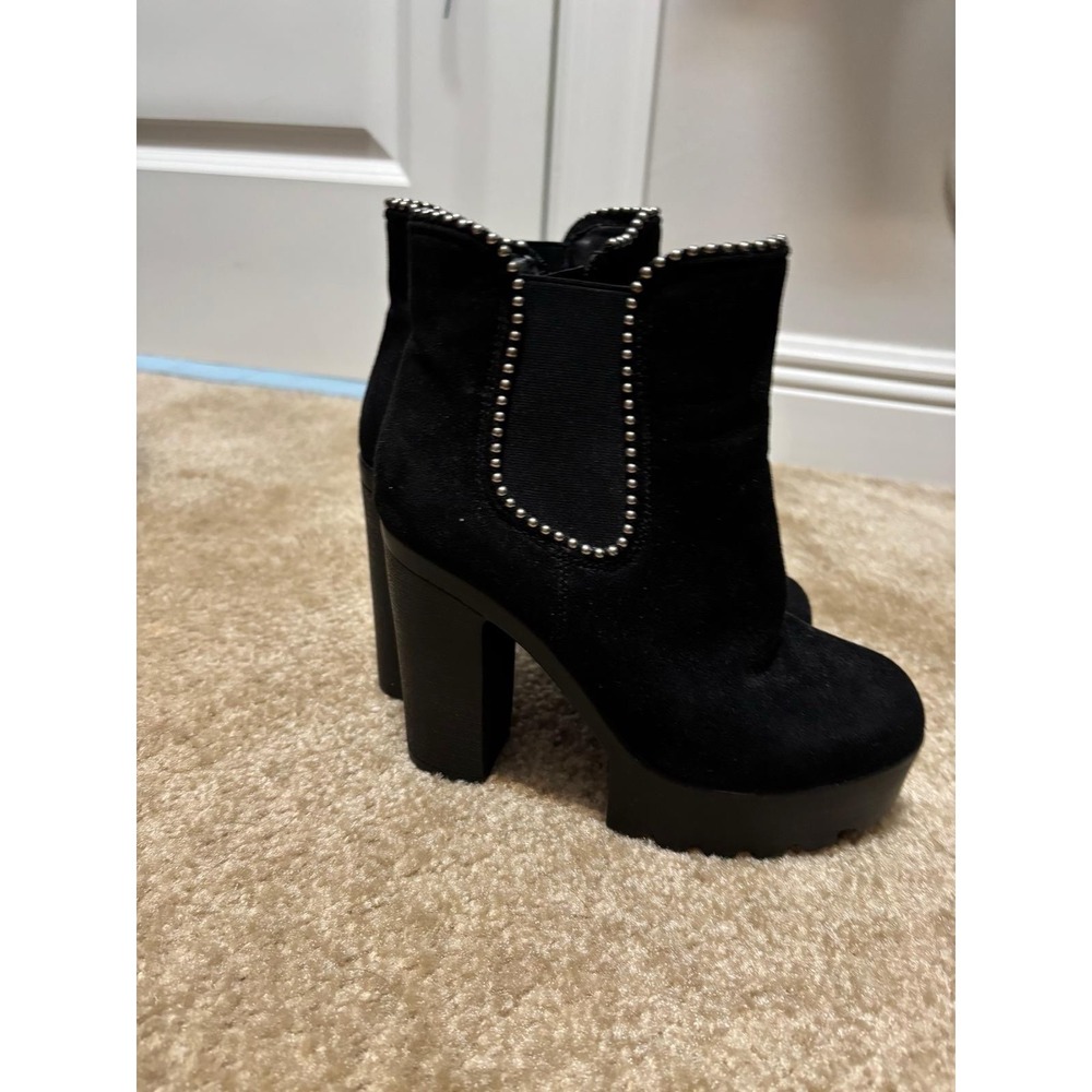 Edgy Black Studded Platform Chelsea Heeled Boots Size 6.5-7